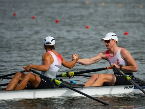 U23-as Eb: a szél sem tudta elfújni a magyar dubló győzelmét a B döntőben, női négyesünk az ötödik lett