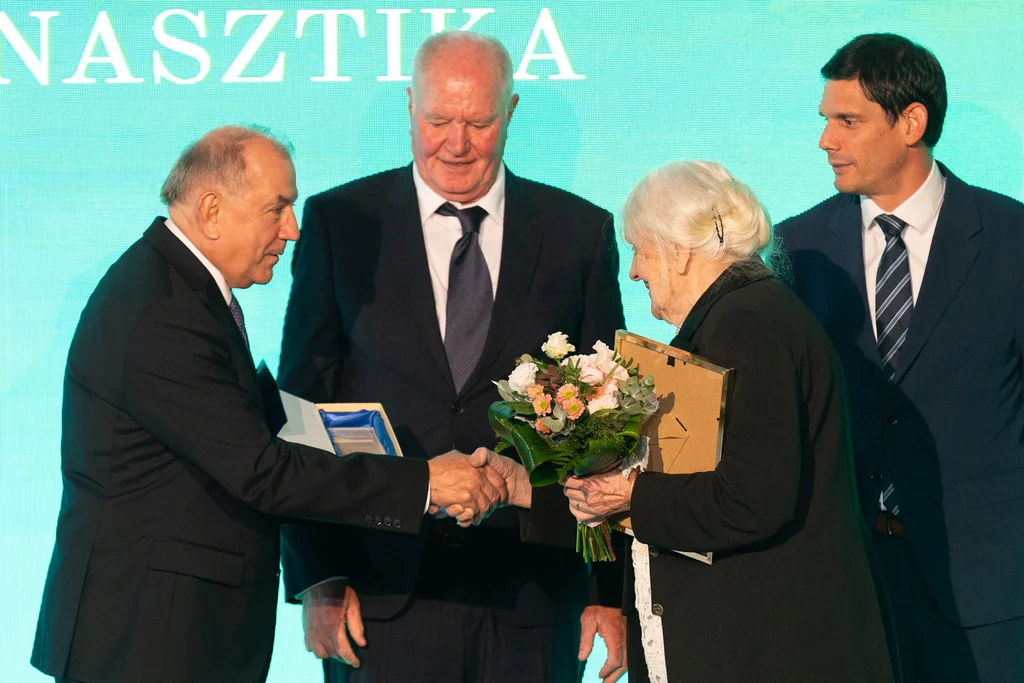 Egy élet a mozgás szolgálatában – rangos életműdíjat kapott dr. Szécsényiné dr. Fekete Irén Egy élet a mozgás szolgálatában – rangos életműdíjat kapott dr. Szécsényiné dr. Fekete Irén