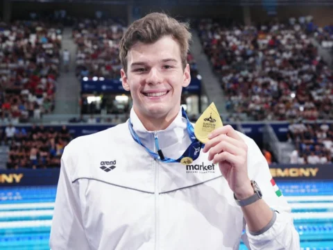 Junior nyíltvízi vb: arany és bronz a váltóktól