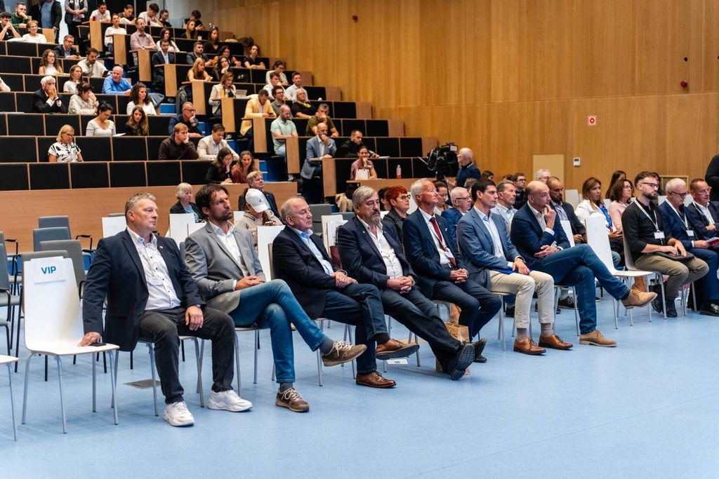 A floor curling is bemutatkozott a IX. Netrisk Sport és Innováció Konferencián A floor curling is bemutatkozott a IX. Netrisk Sport és Innováció Konferencián