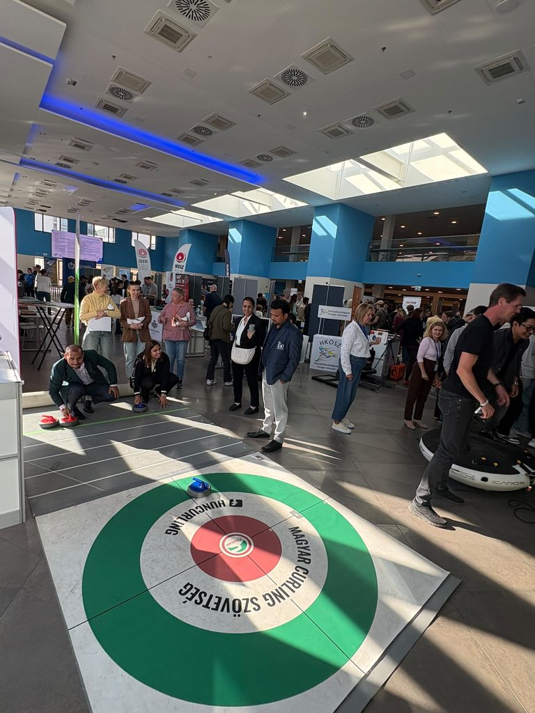 A floor curling is bemutatkozott a IX. Netrisk Sport és Innováció Konferencián A floor curling is bemutatkozott a IX. Netrisk Sport és Innováció Konferencián